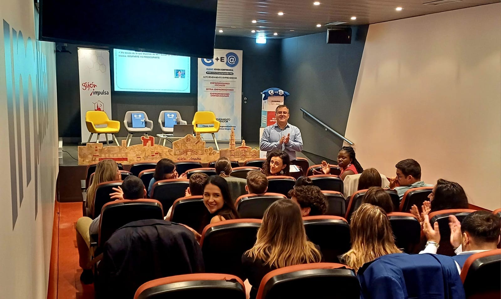 Asturias joven emprenda Cliniqueros