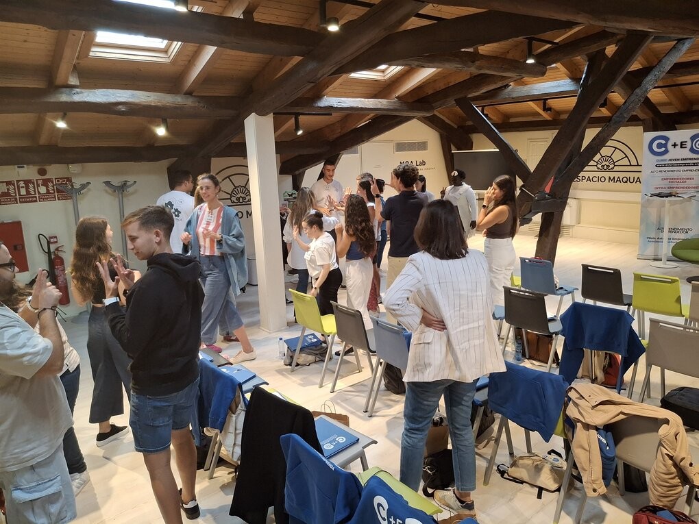 Clinic Joven emprenda Dinámicas