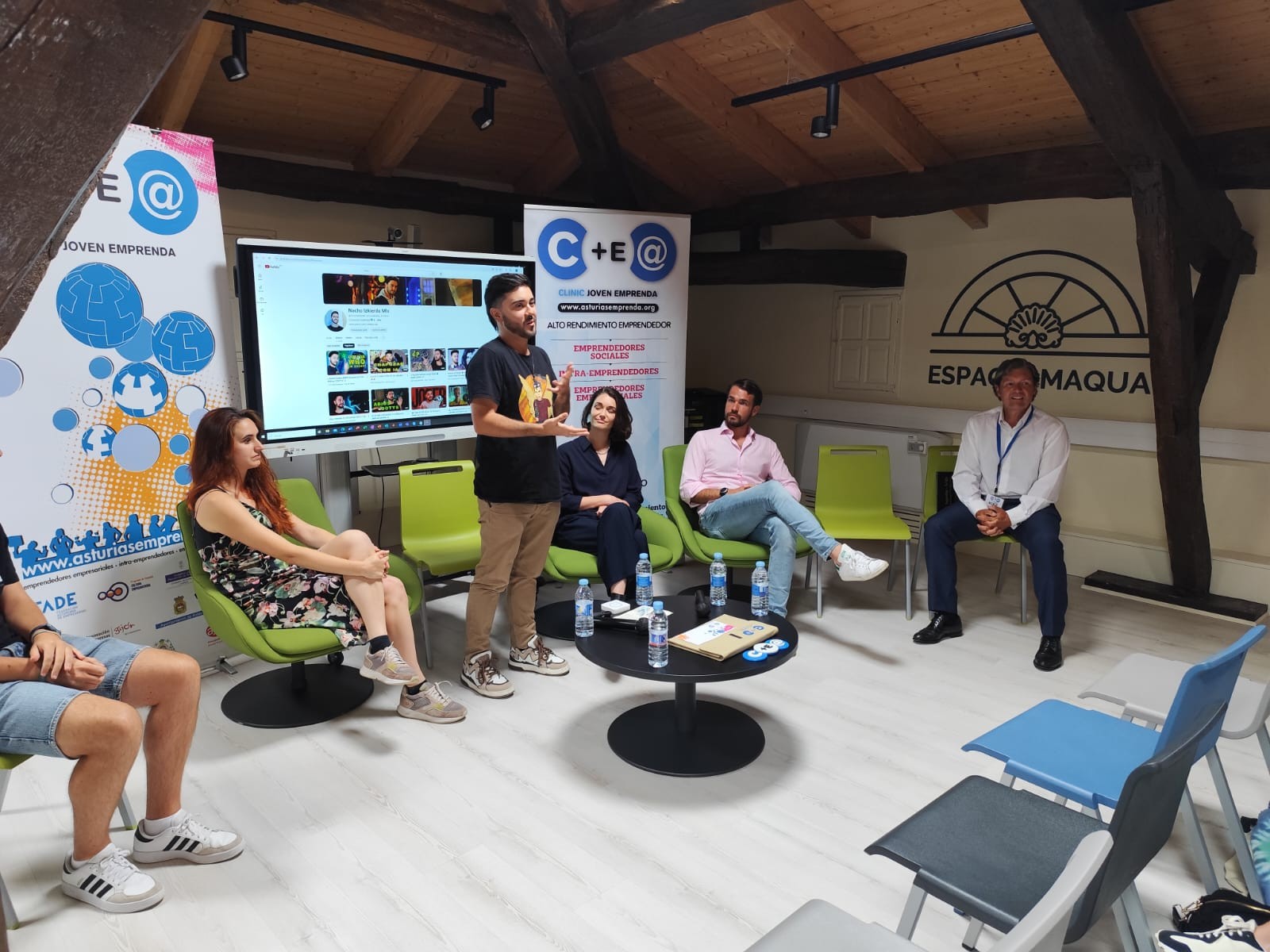 Clinic Joven emprenda Cliniqueros anteriores